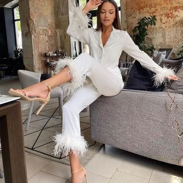 Valenzora | Silk pajama set with feather trim on the cuffs
