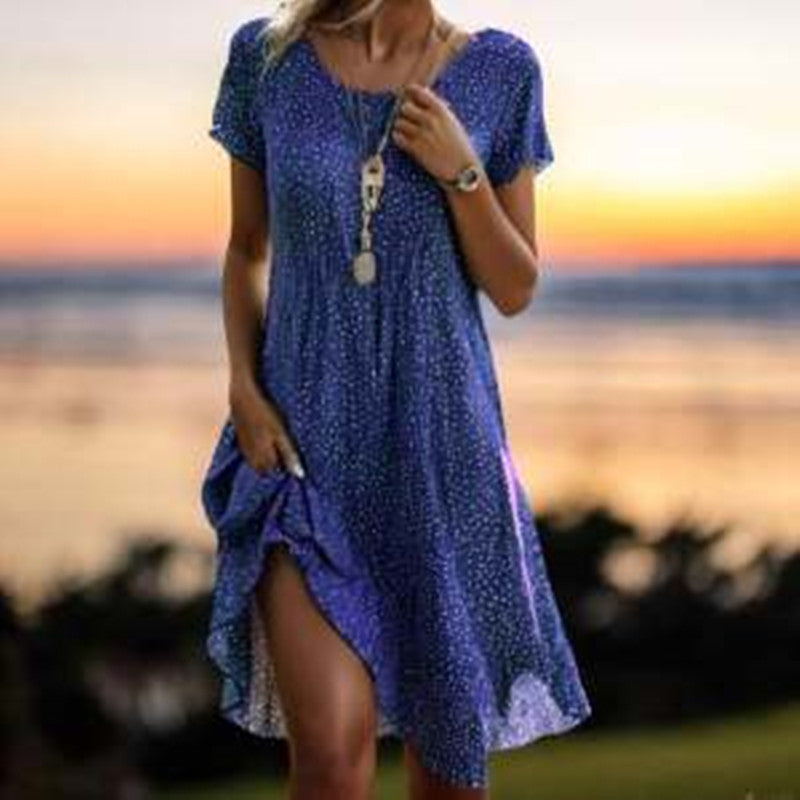 Valenzora | Short-sleeved green mini dress with polka dots