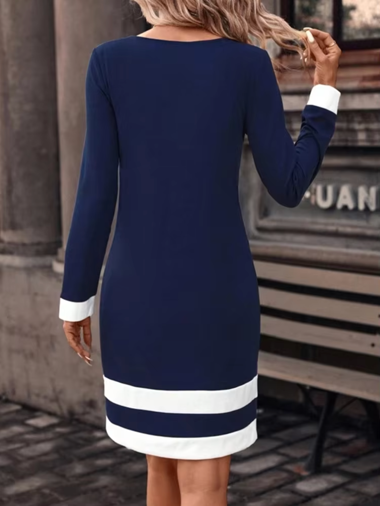 Valenzora | Stylish long-sleeved dress