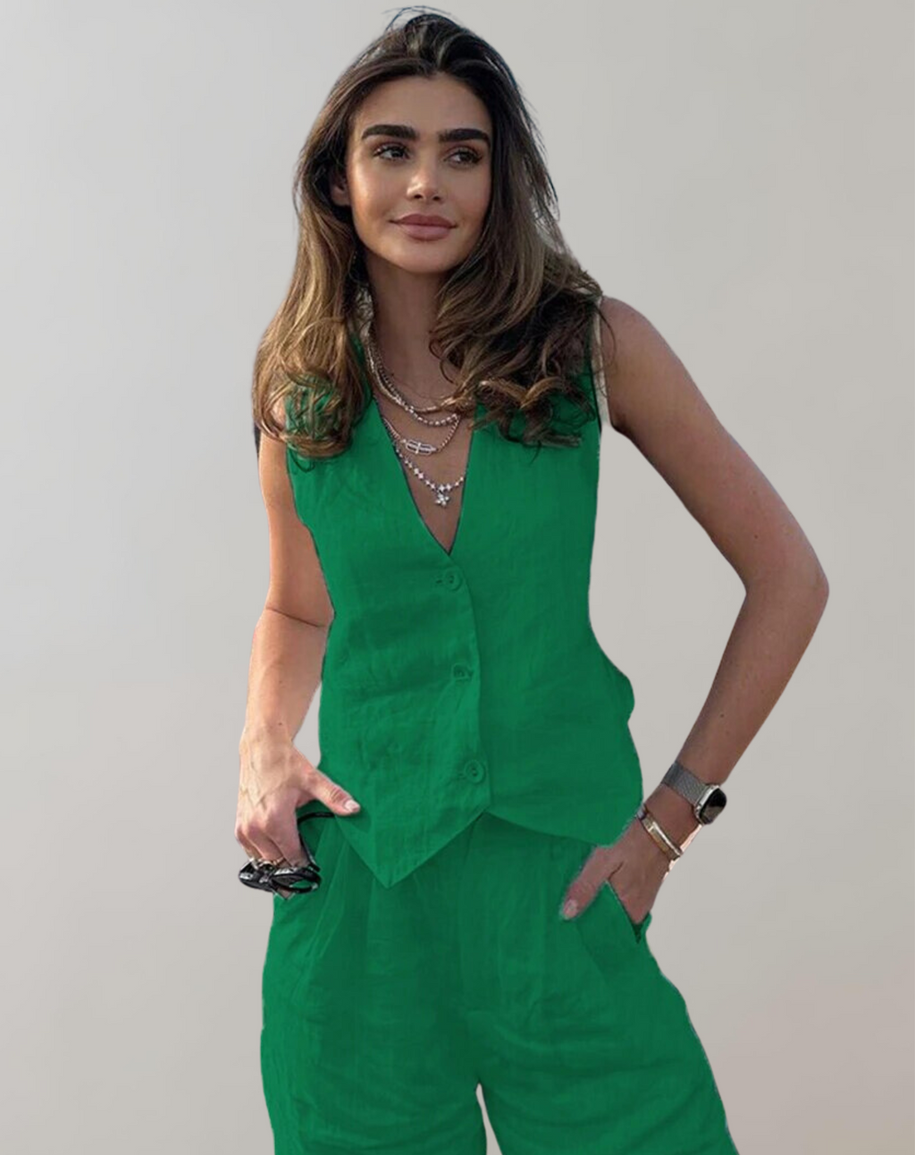 Valenzora – Tanktop und hochgeschnittene Hose