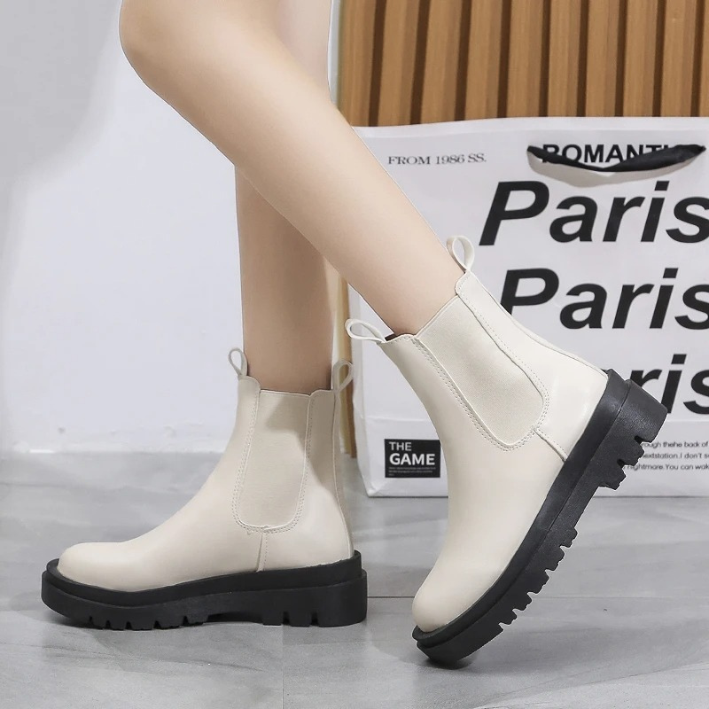 Valenzora | Women's Chelsea Boots with Elastic Sides and Pull Tabs