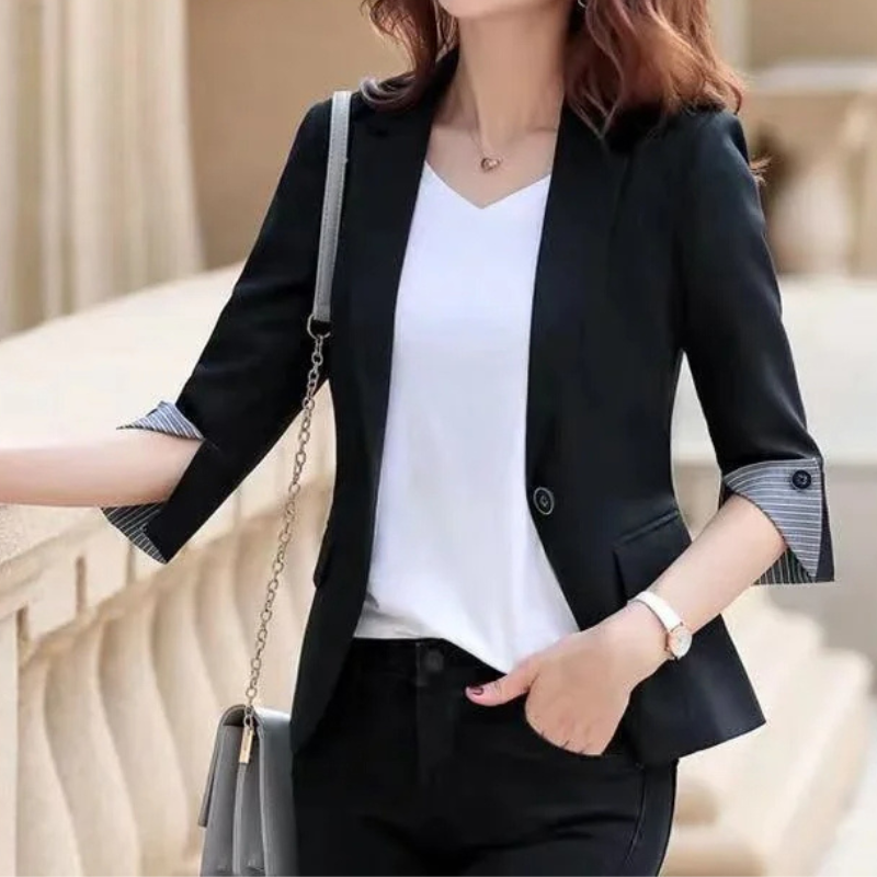 Valenzora | Elegant women's blazer with button details. Ideal for the office.