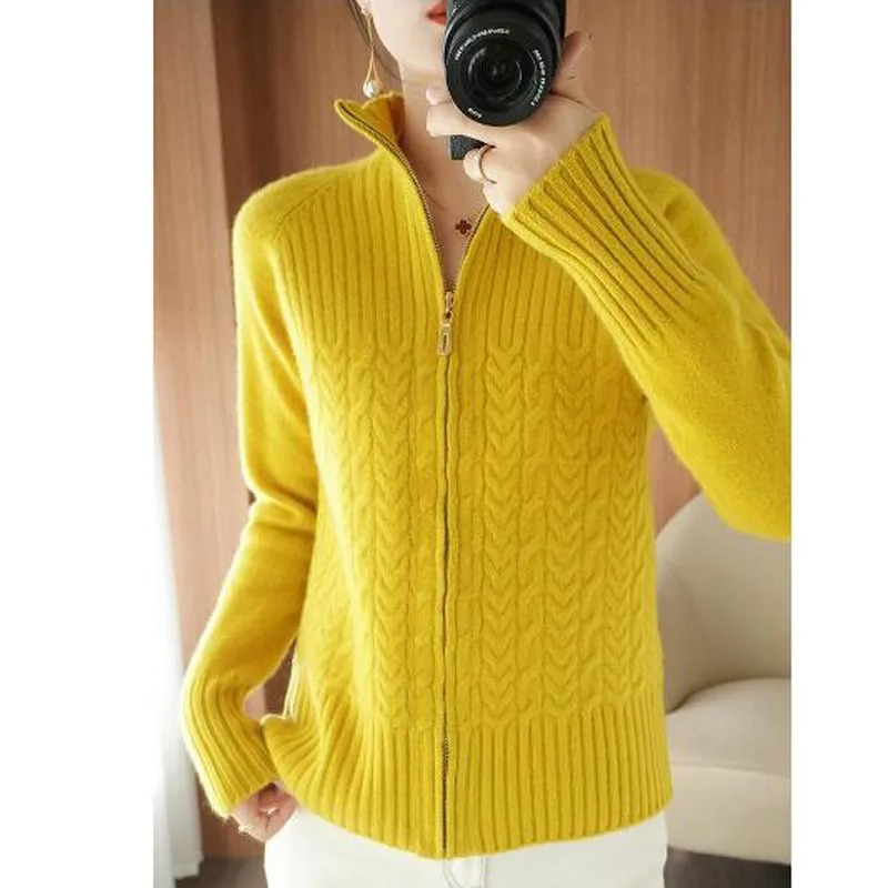 Valenzora | Women's knitted jacket with zipper and cable knit details