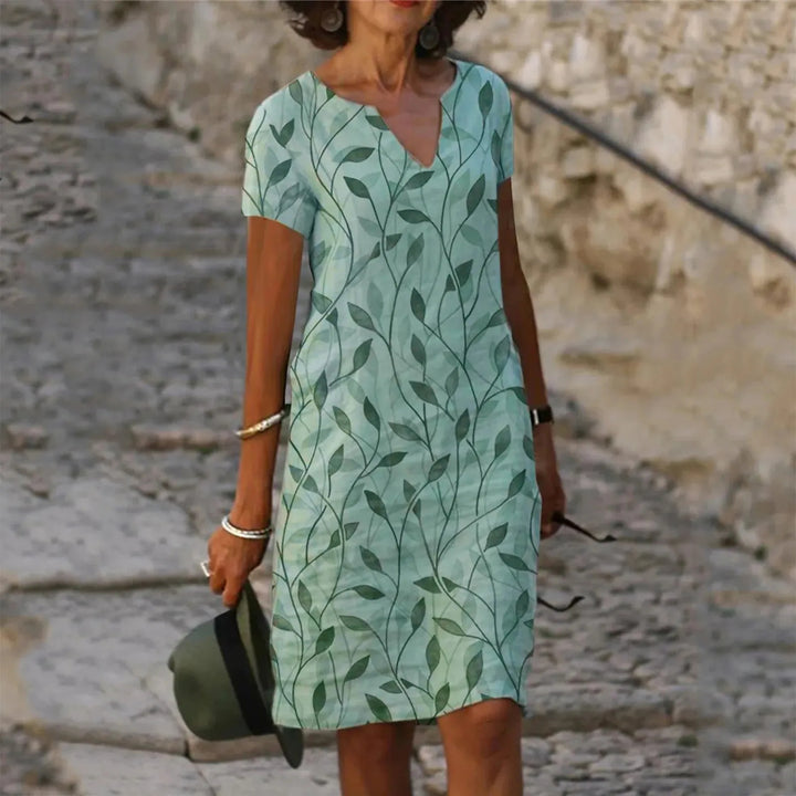 Valenzora | Simple, comfortable dress with leaf motif
