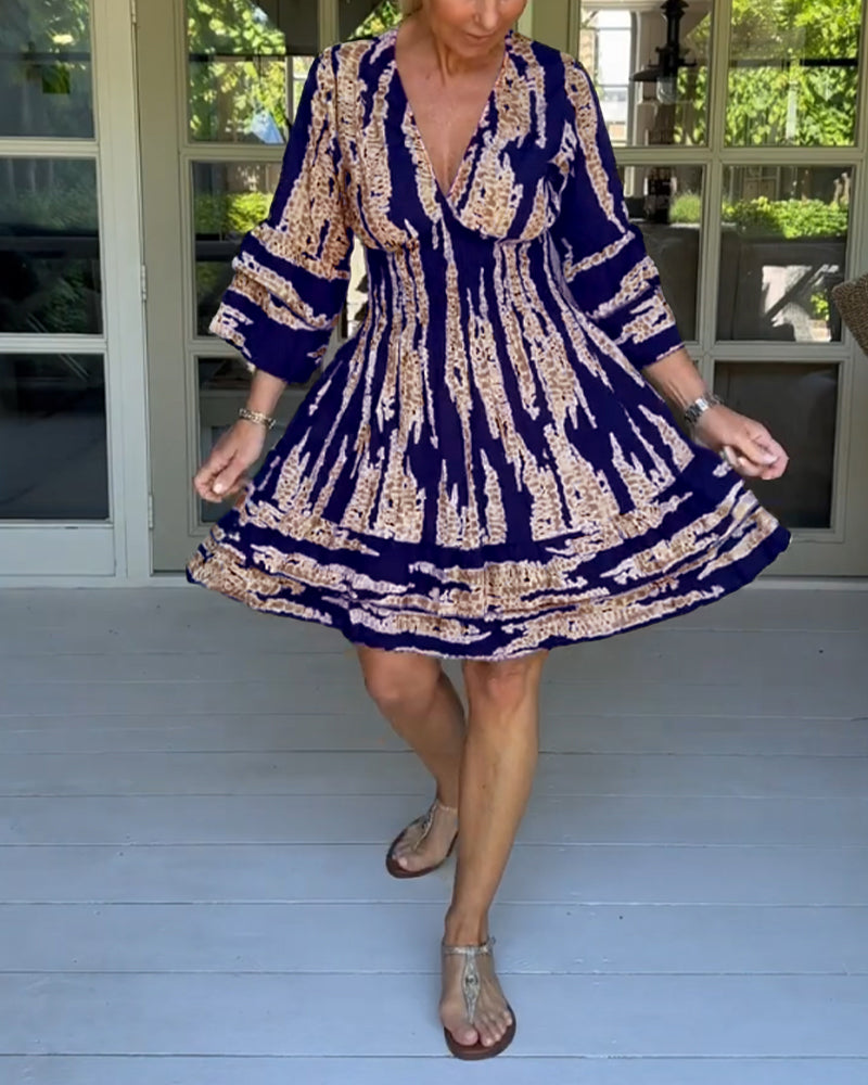 Dress with V-neck and 3/4 sleeves