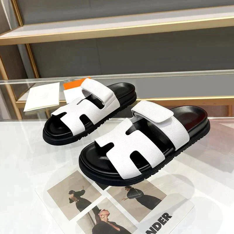 flat-bottomed sandal