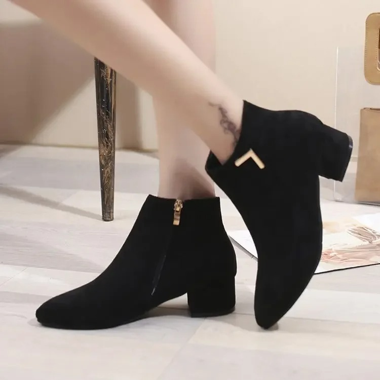 Valenzora | Ankle boots with pointed toe and side zipper, women's ankle boots