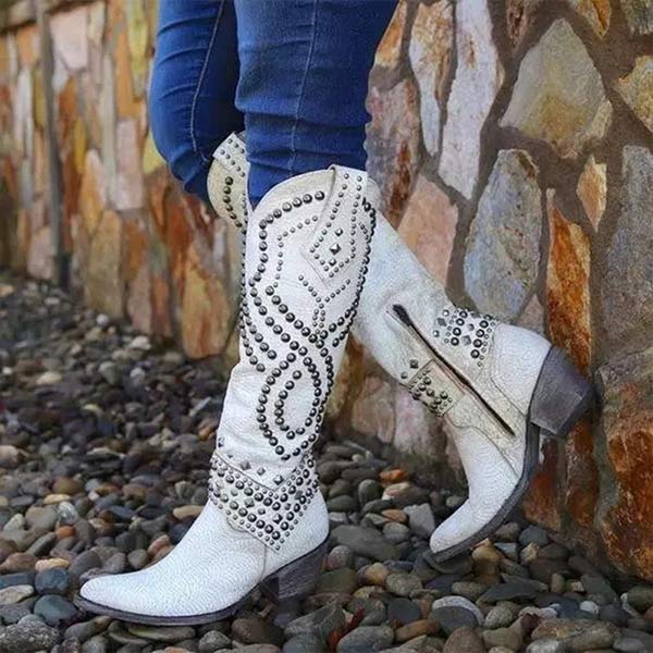 Lilybell - Hohe Stiefel mit Metallnieten und Cut-out-Absatz