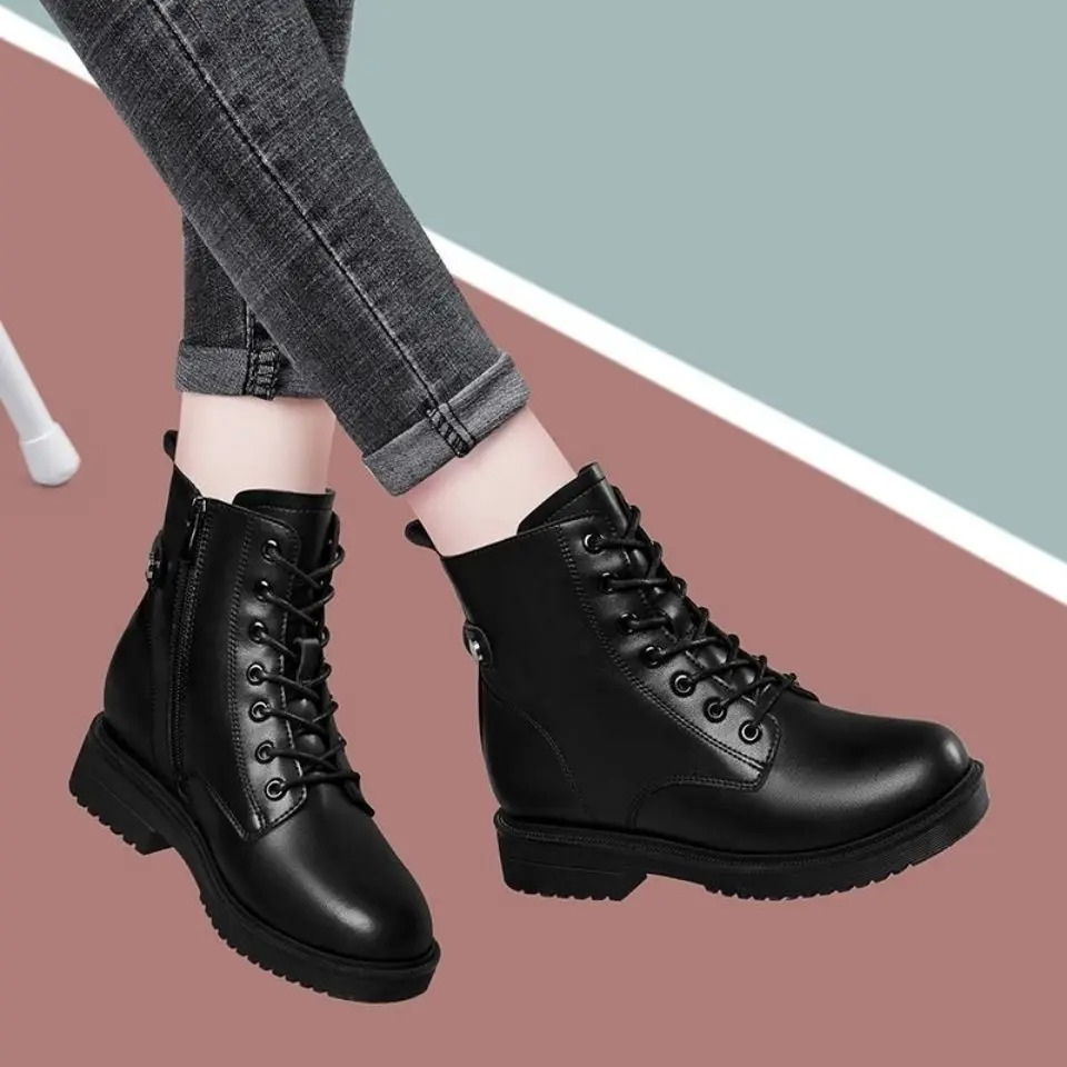 Valenzora | Women's boots with laces and side zipper. Sustainable and slip-resistant.
