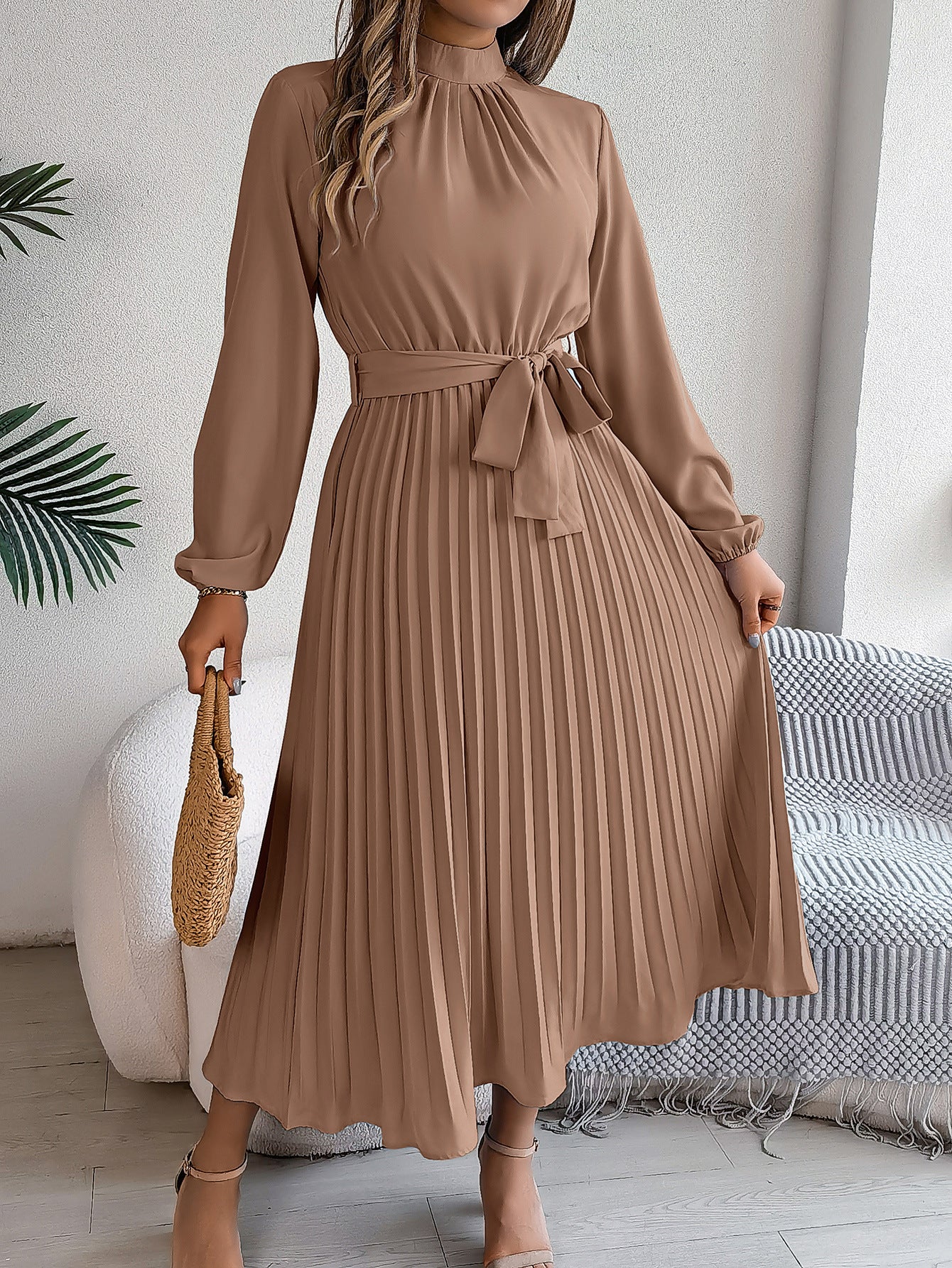 Valenzora | Elegant and timeless pleated dress