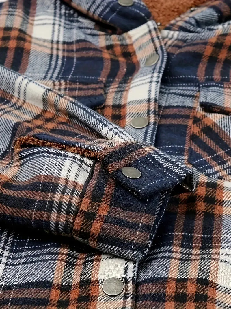 Warme Jacke mit Kapuze und Reißverschluss