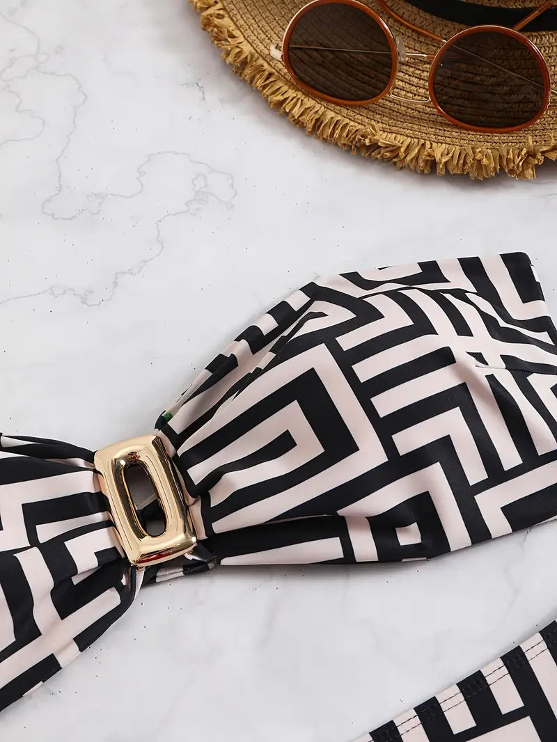 Valenzora | Fashionable bikini for pool days