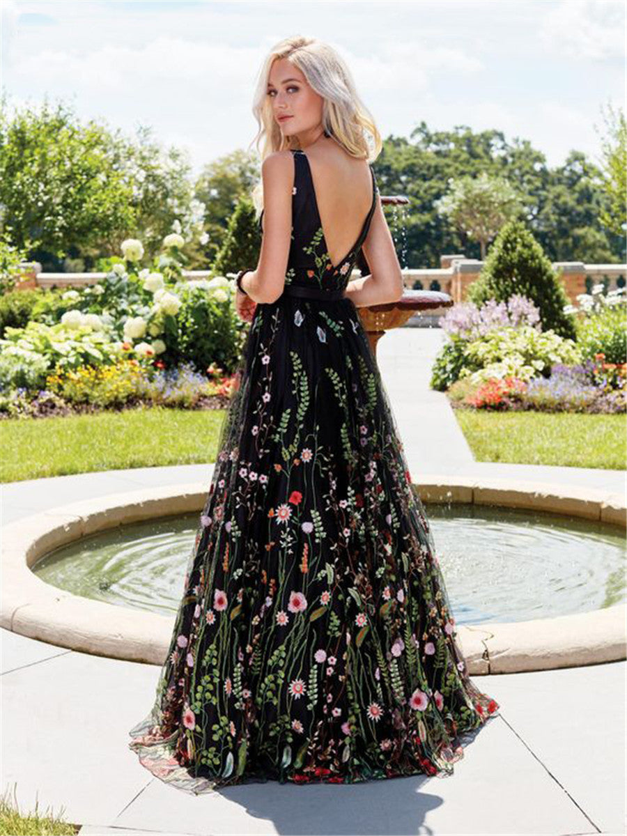 Valenzora | Fabelhaftes ärmelloses besticktes Kleid