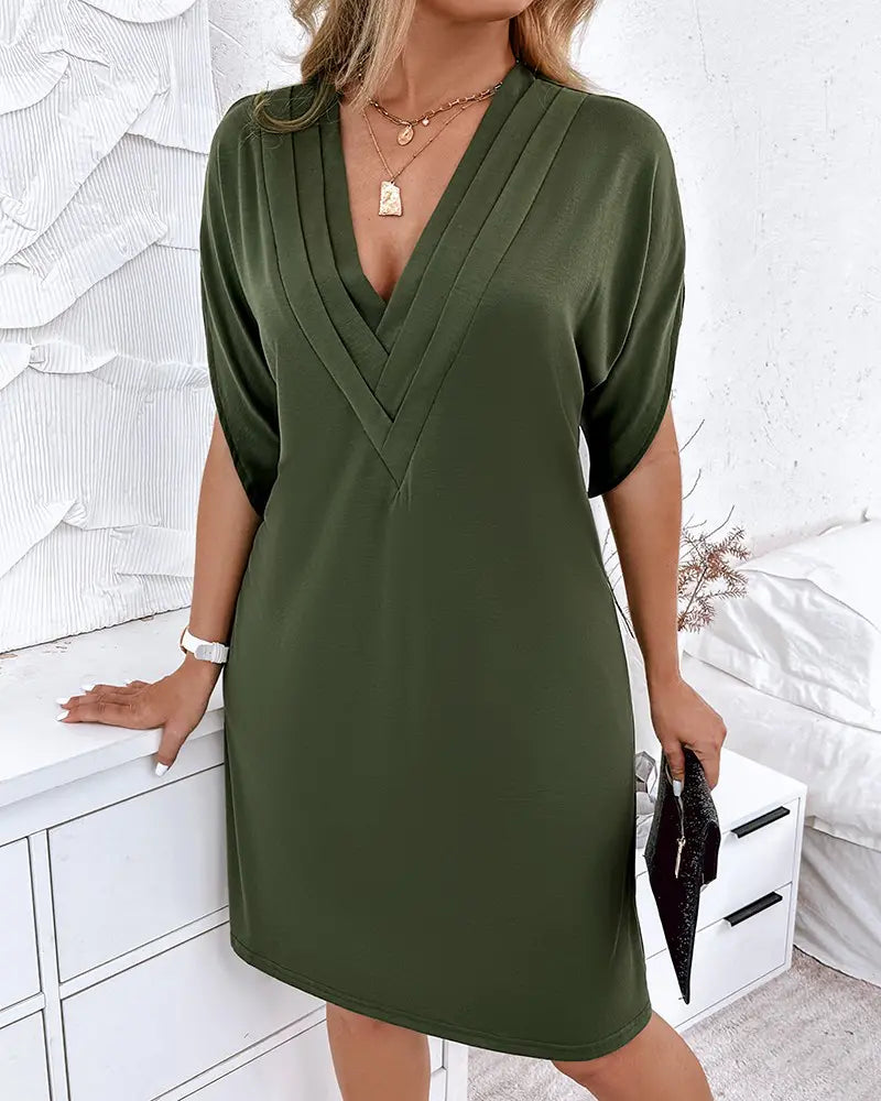 Valenzora - Casually chic V-neck mini dress in olive green | Versatile V-neck mini dress for every occasion