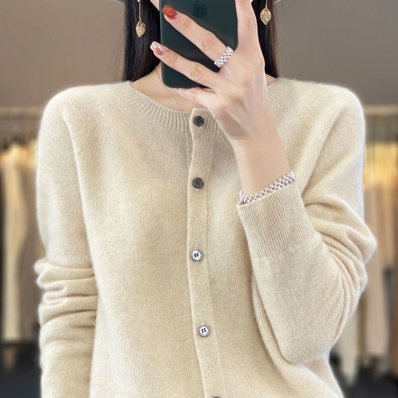 Valenzora | Merinowoll-Strickjacke mit Rundhalsausschnitt und langen Ärmeln