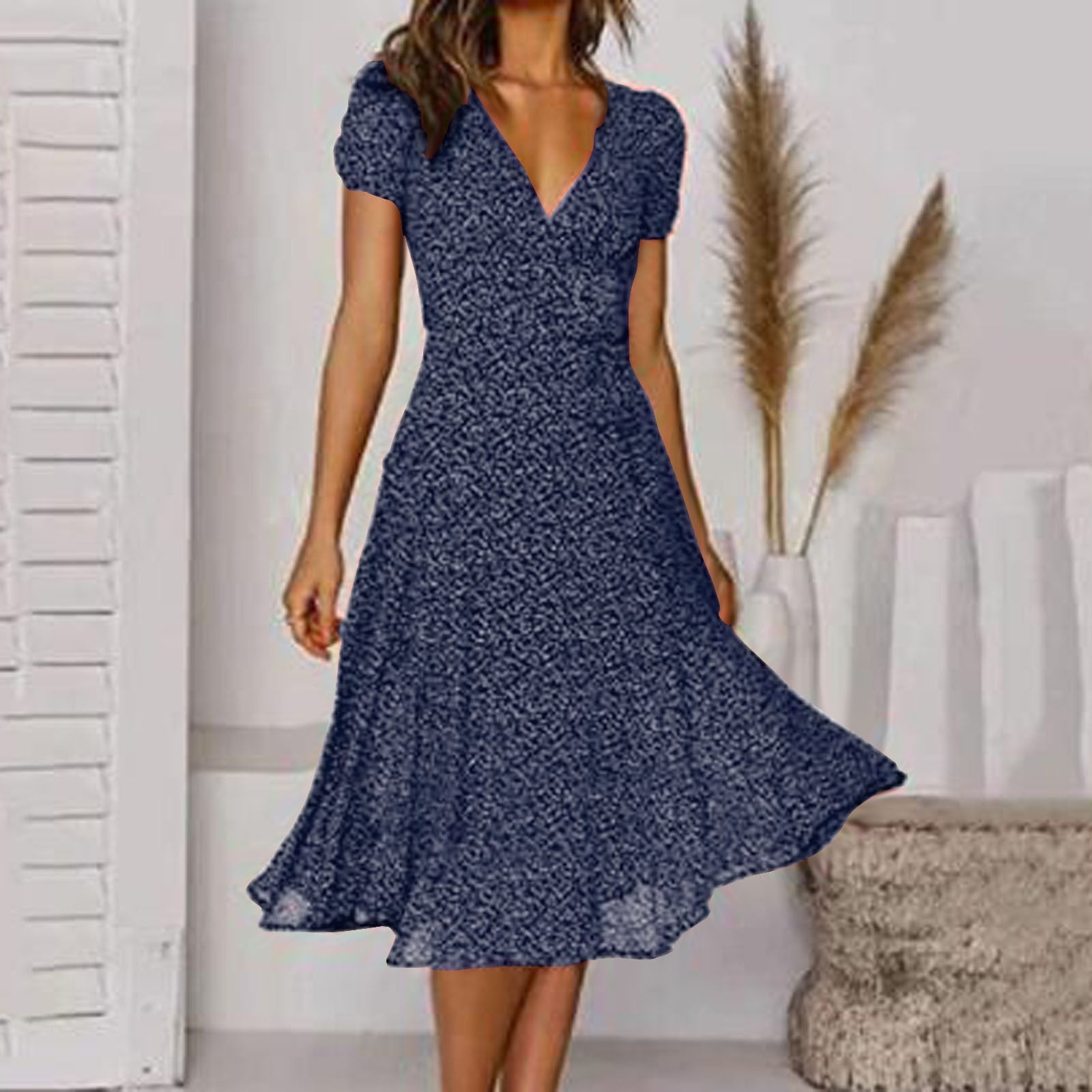 Valenzora | Dress with V-neck & swing hem