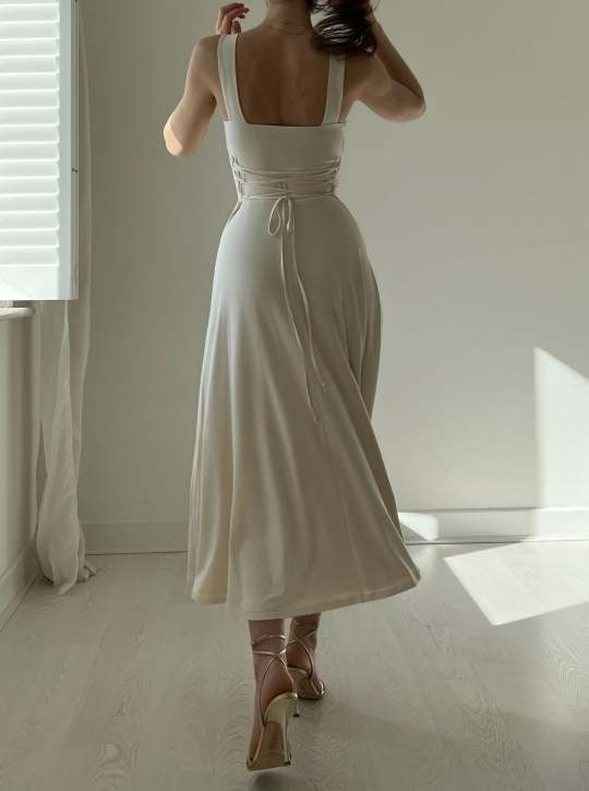 Damen-Midikleid mit breiten Trägern