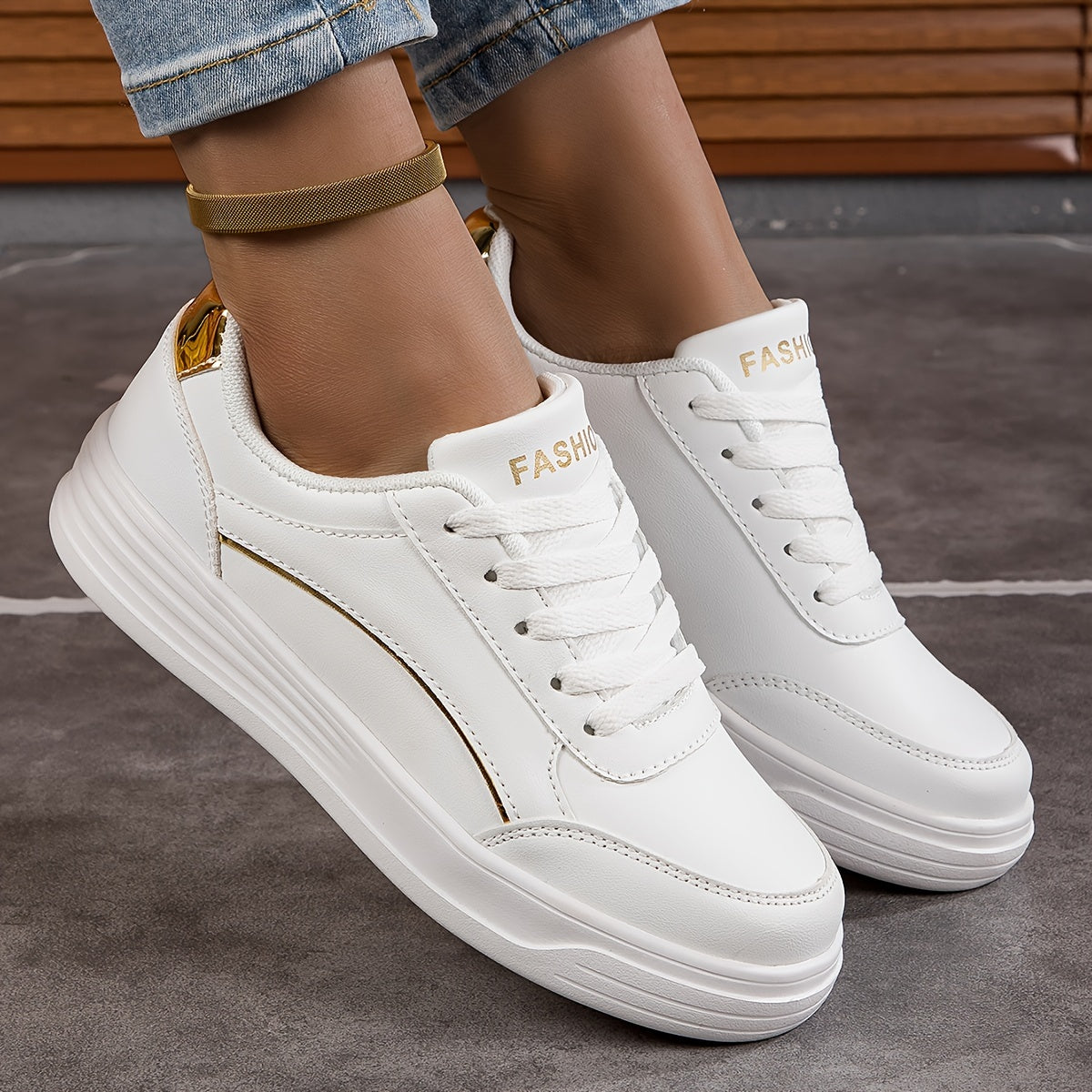 Valenzora | Women's sneakers in a solid color design with laces and a soft sole