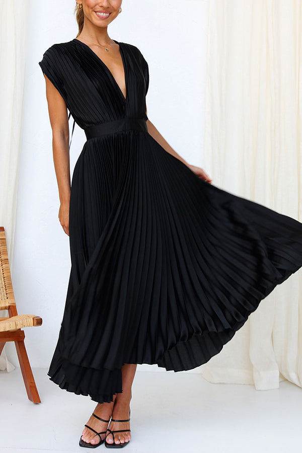 Valenzora | Hello Beautiful Satin-Plissee-Midikleid