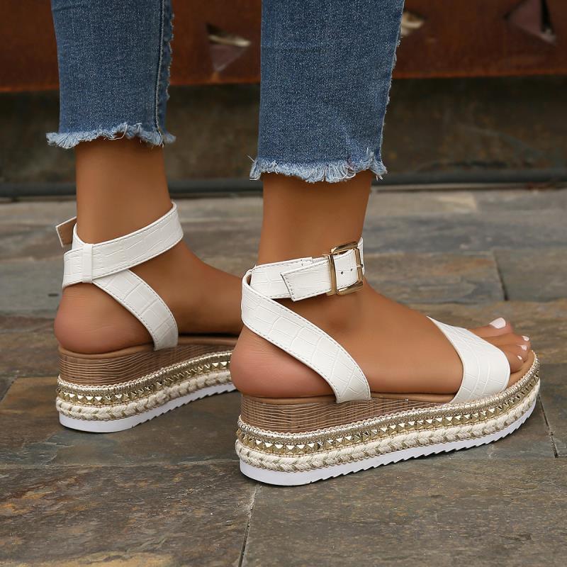 Valenzora | Sommersandalen mit Schnallenriemen und Plateau