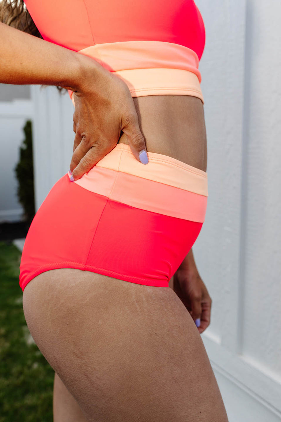 Valenzora | High-waisted Bikini-Set mit flachem Rippenmuster und Cut-Back-Oberteil in Cobaltblau