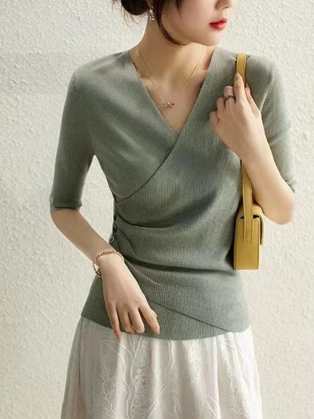 Valenzora | Casual V-neck solid color knit top green
