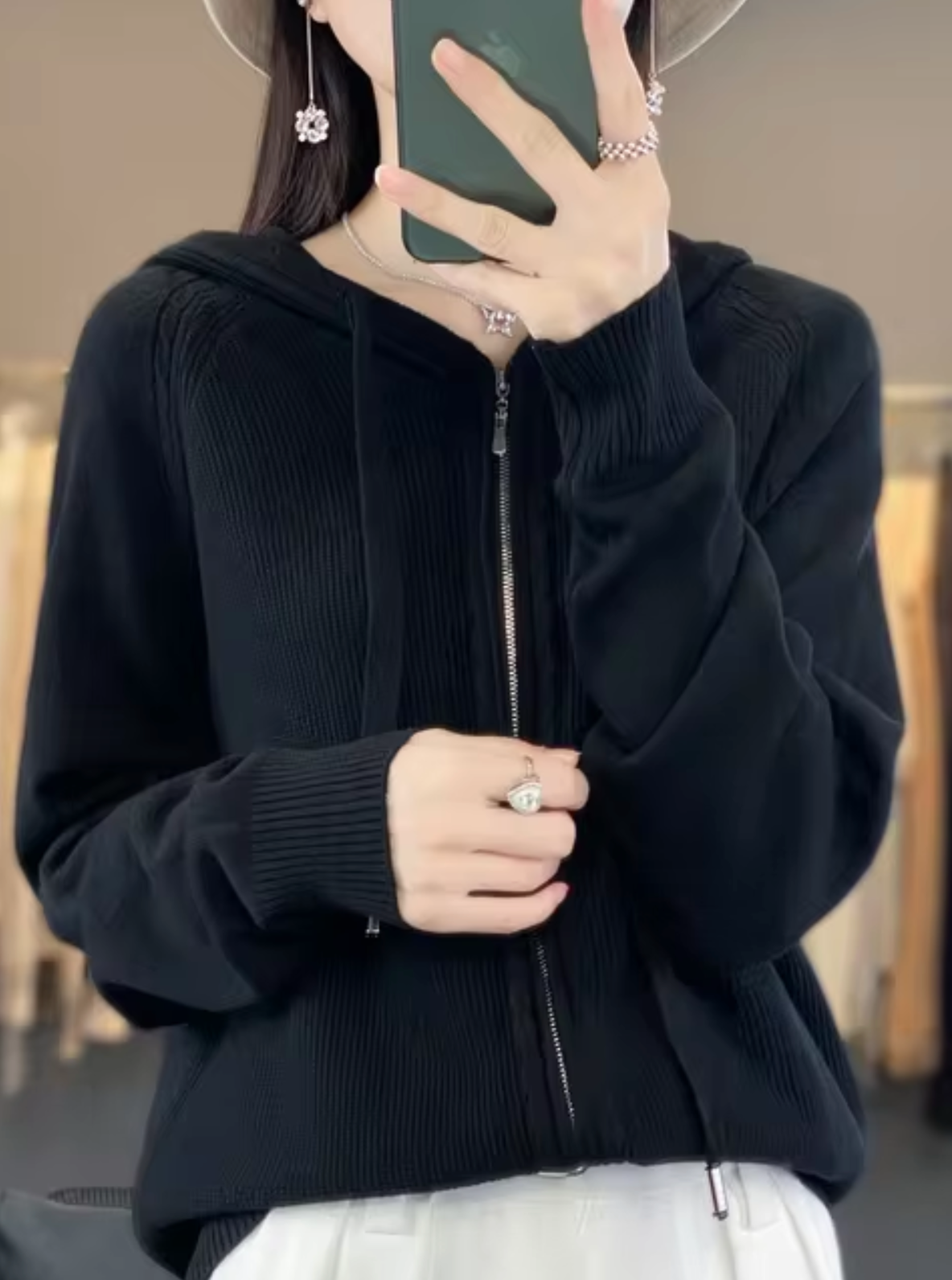 – Strickjacke mit Kapuze