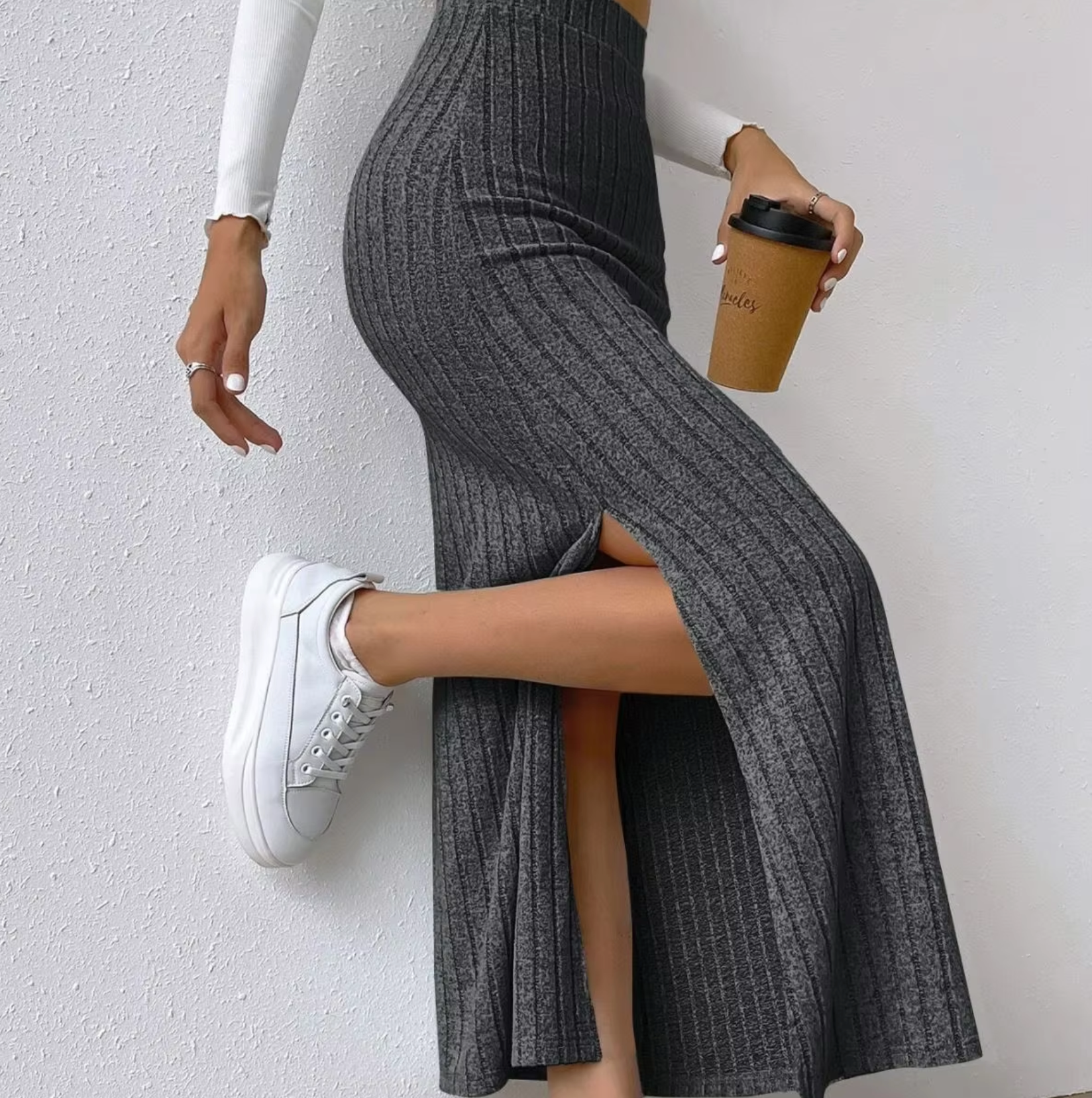 Valenzora | Long high-waisted knit skirt