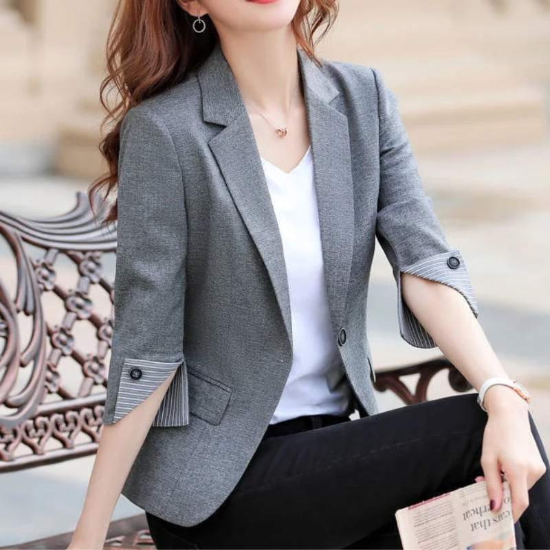 Valenzora | Elegant women's blazer with button details. Ideal for the office.