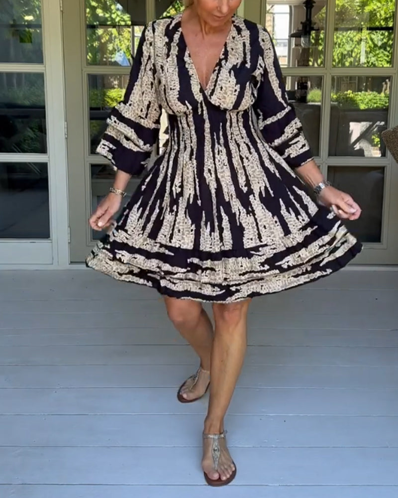 Dress with V-neck and 3/4 sleeves
