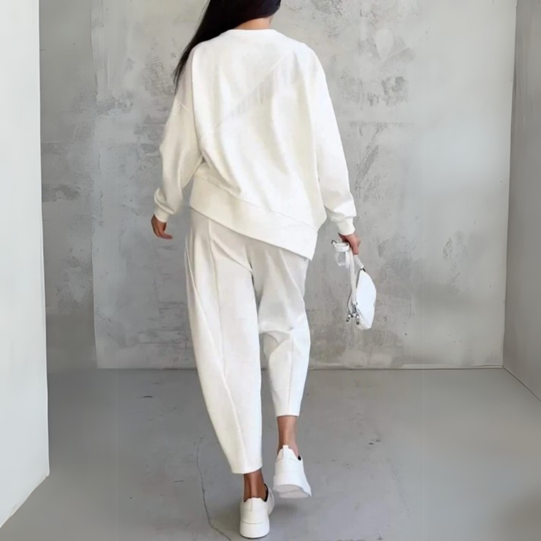 Valenzora | Leisure suit for comfort and style
