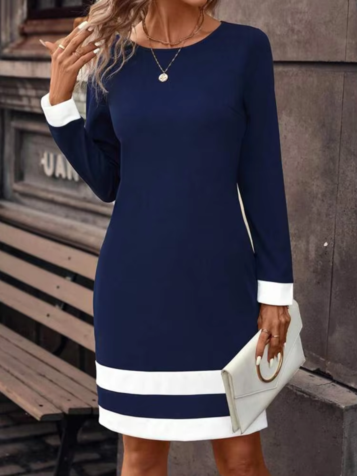 Valenzora | Stylish long-sleeved dress
