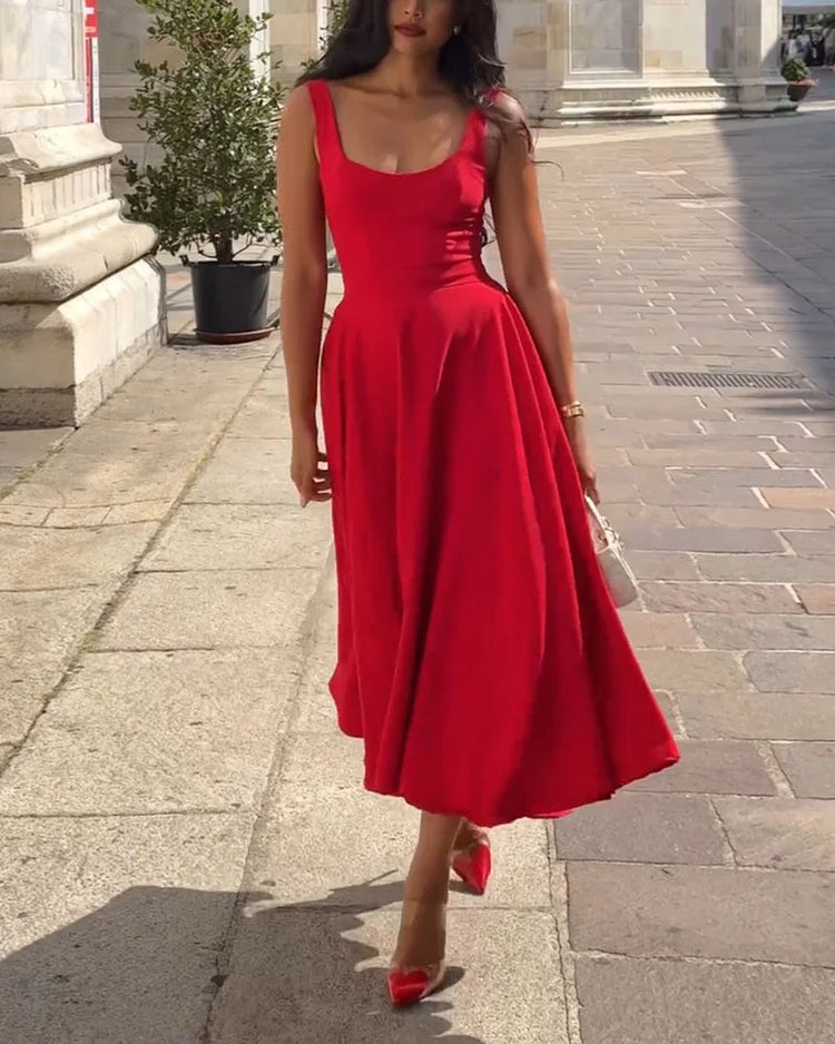 Valenzora | Red fitted midi dress with straps