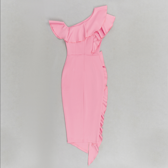 Asymmetrical, figure-hugging midi dress with a ruffled collar | Pink