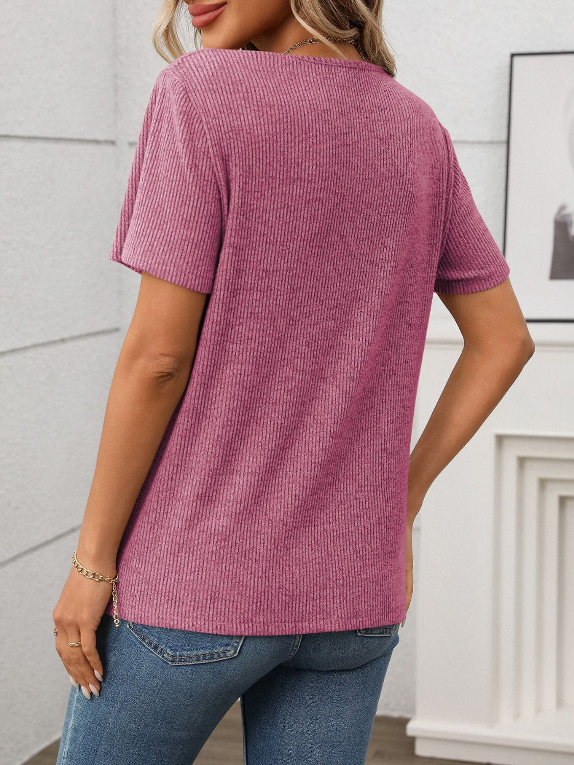 Valenzora | Ribbed V-neck short-sleeved T-shirt