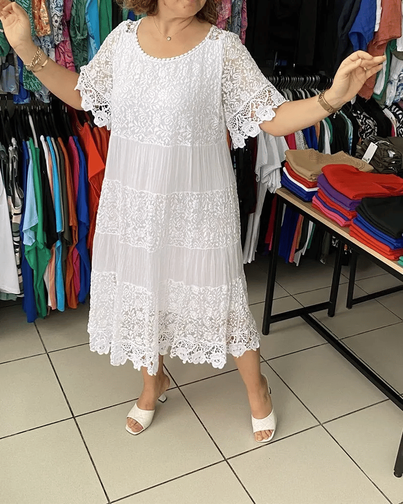 Valenzora | Stylish dress with delicate lace trim