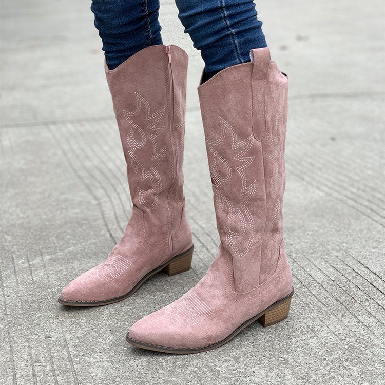 Valenzora | Embroidered V-cut boots