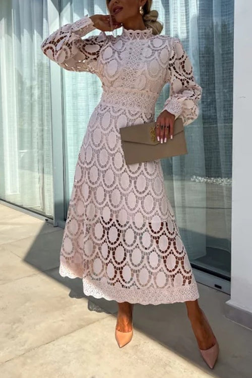 Valenzora | Rosiedress Rollkragen-Midikleid mit Puffärmeln und Spitzenmuster
