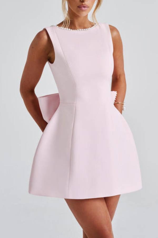 Valenzora | Elegantes, perlenverziertes Mini-Kleid mit großer Schleife und schmaler Passform