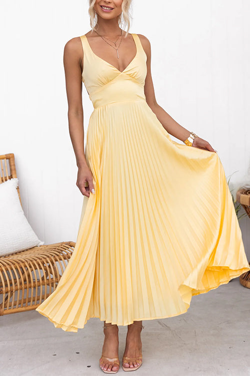 Valenzora | V-neck back cut-out pleated maxi cami dress