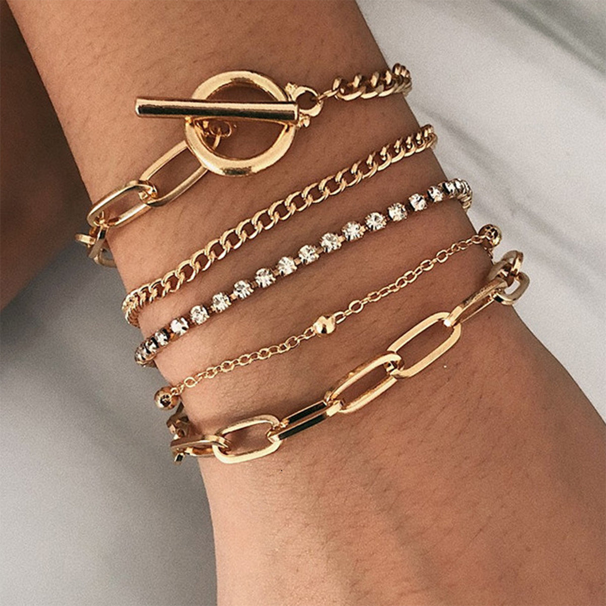 Valenzora -piece fashionable charm bracelet with geometric pattern