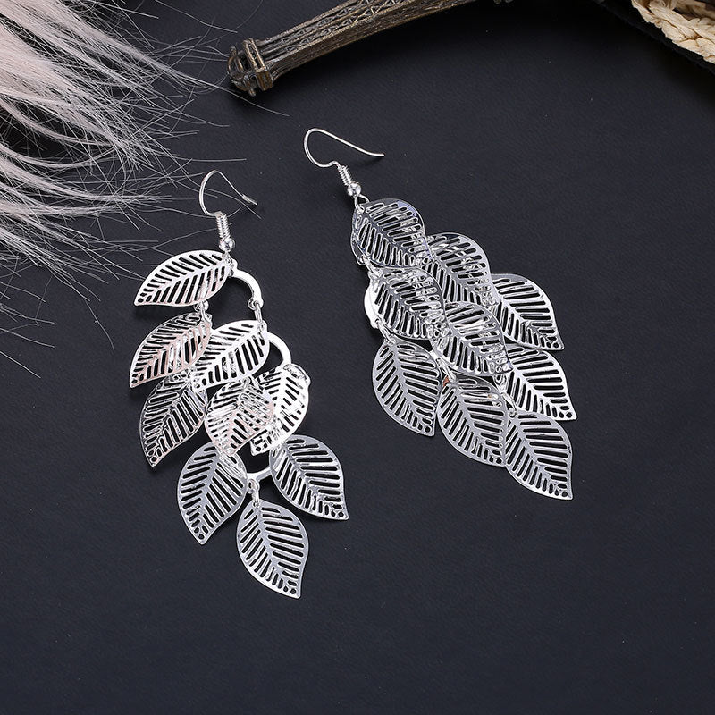 Valenzora | Delicate layered earrings with leaves