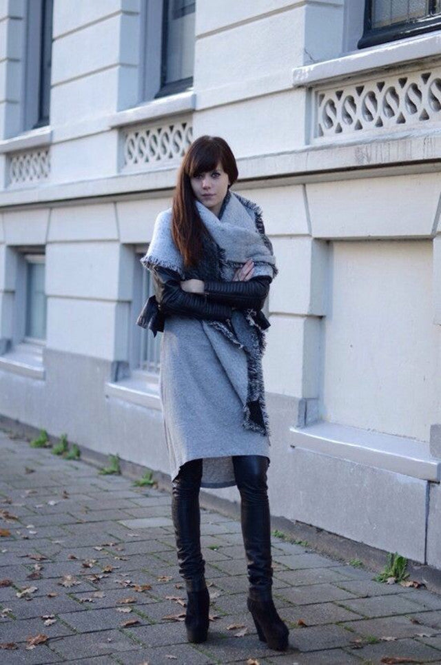Women's elegant fringed scarf made of soft material with a geometric pattern, size [size missing]