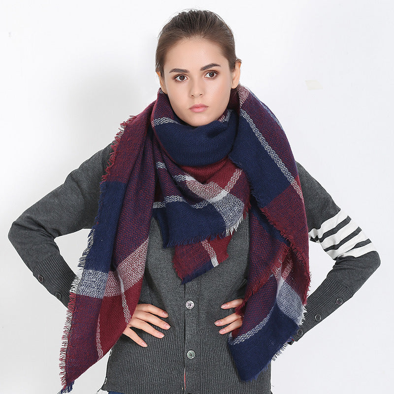 Women's checked scarf made of high-quality material with fringed edges, size