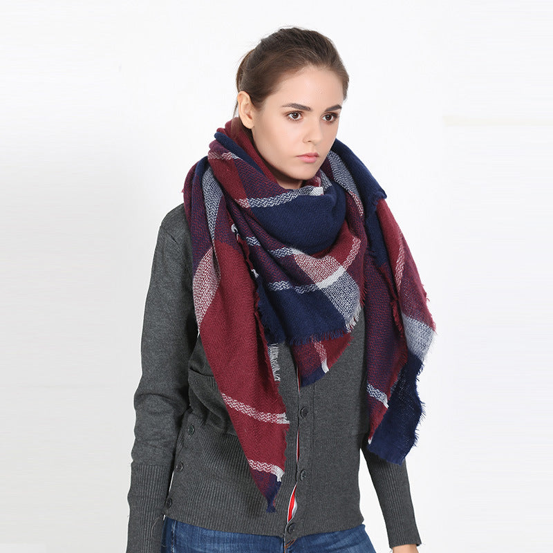 Women's checked scarf made of high-quality material with fringed edges, size
