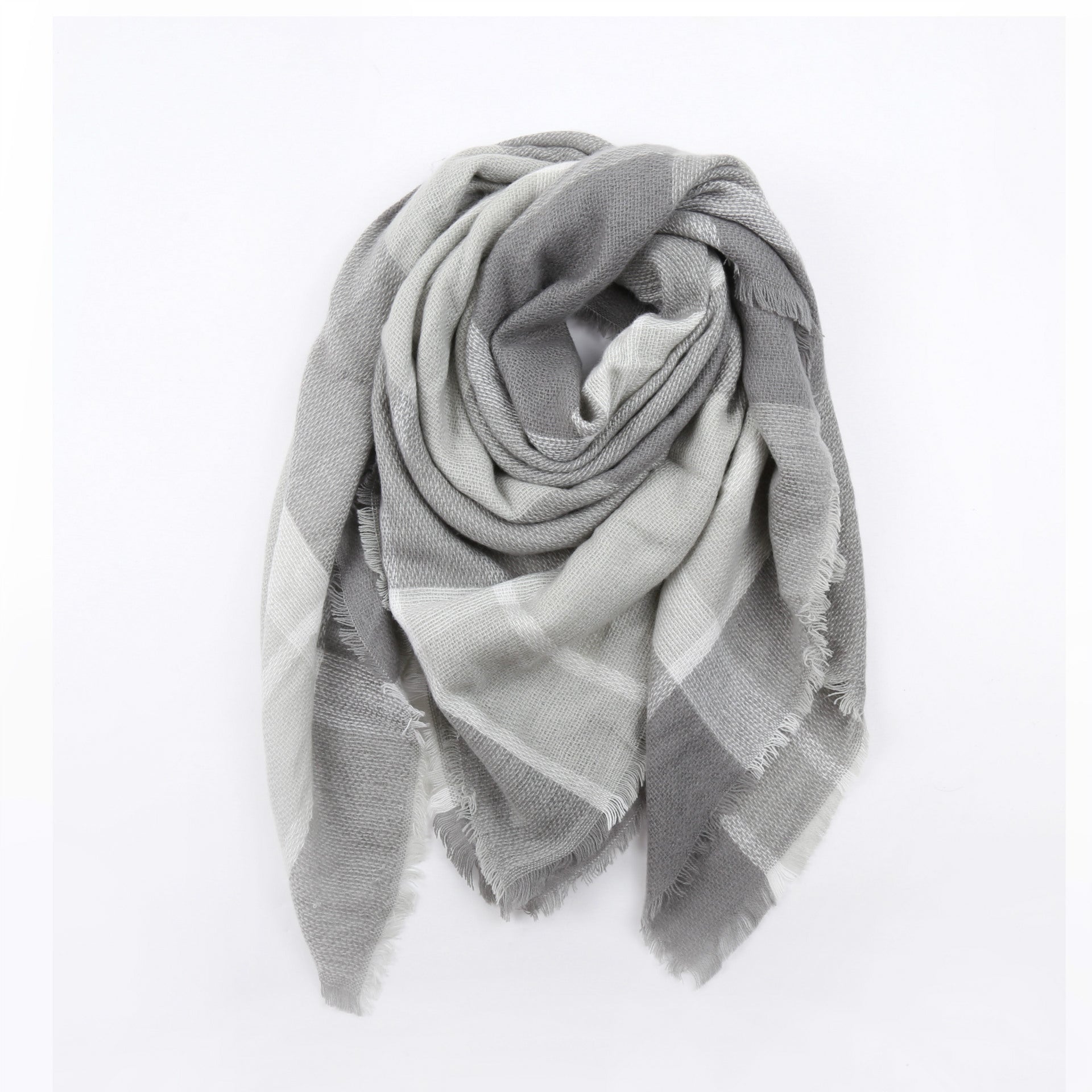 Women's checked scarf made of high-quality material with fringed edges, size