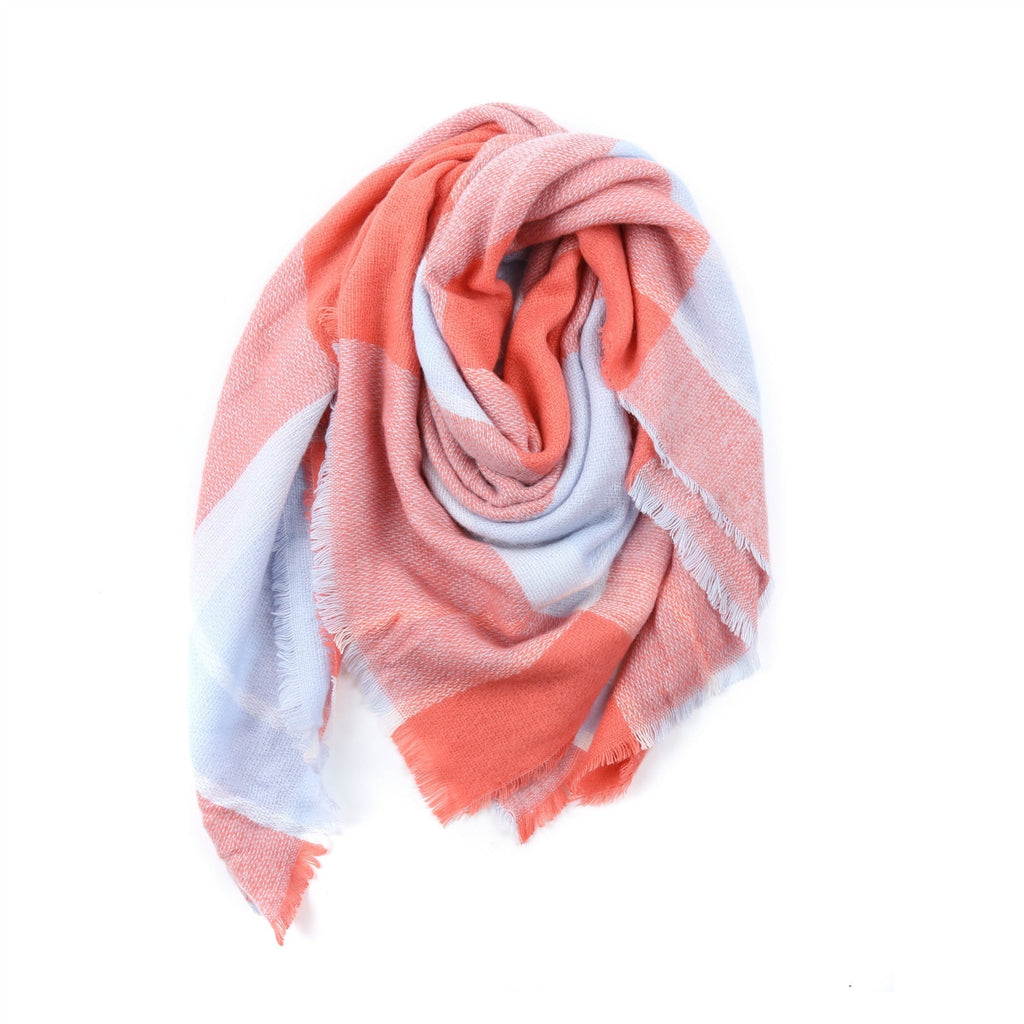 Women's checked scarf made of high-quality material with fringed edges, size