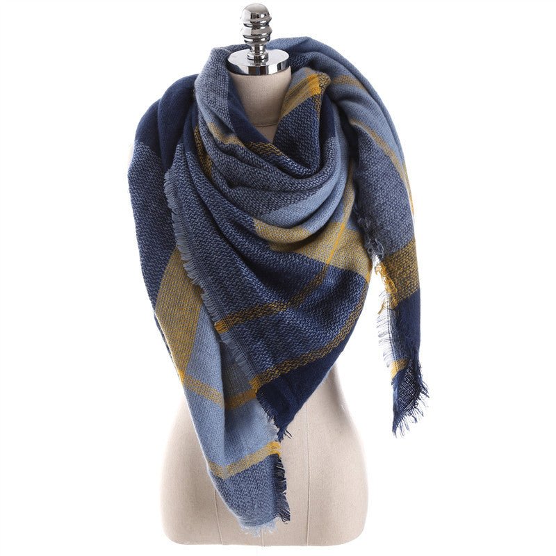 Women's checked scarf made of high-quality material with fringed edges, size