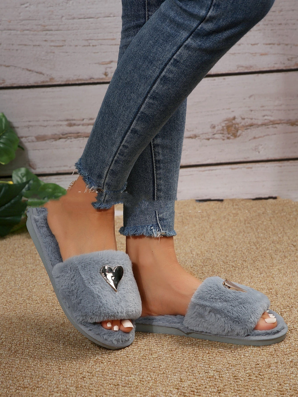 Valenzora | Slippers - Women's slippers with heart detail and open toe