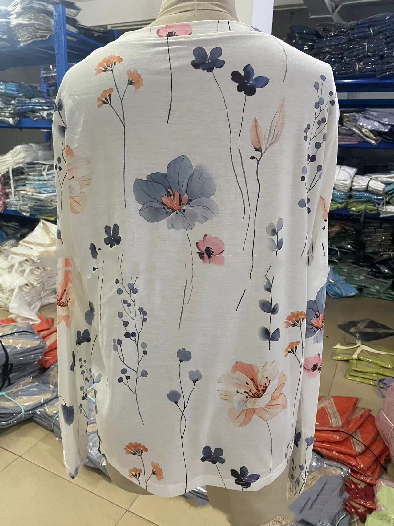 Valenzora | T-Shirt mit Blumenmuster und Rundhalsausschnitt für den Frühling